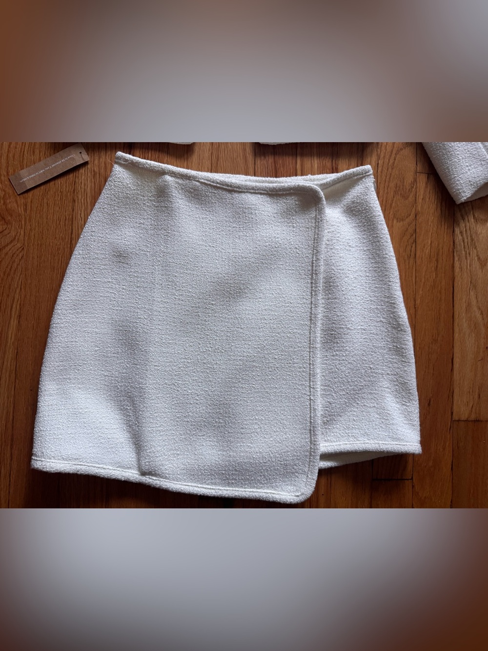 White tweed skirt suit set - Picture 15 of 16